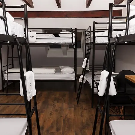 Hostel Loft Airport *